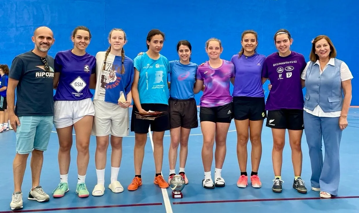 Foto 3 - El equipo Vayatorta FC se lleva el animado Torneo de F&uacute;tbol Sala Femenino de Pe&ntilde;aranda