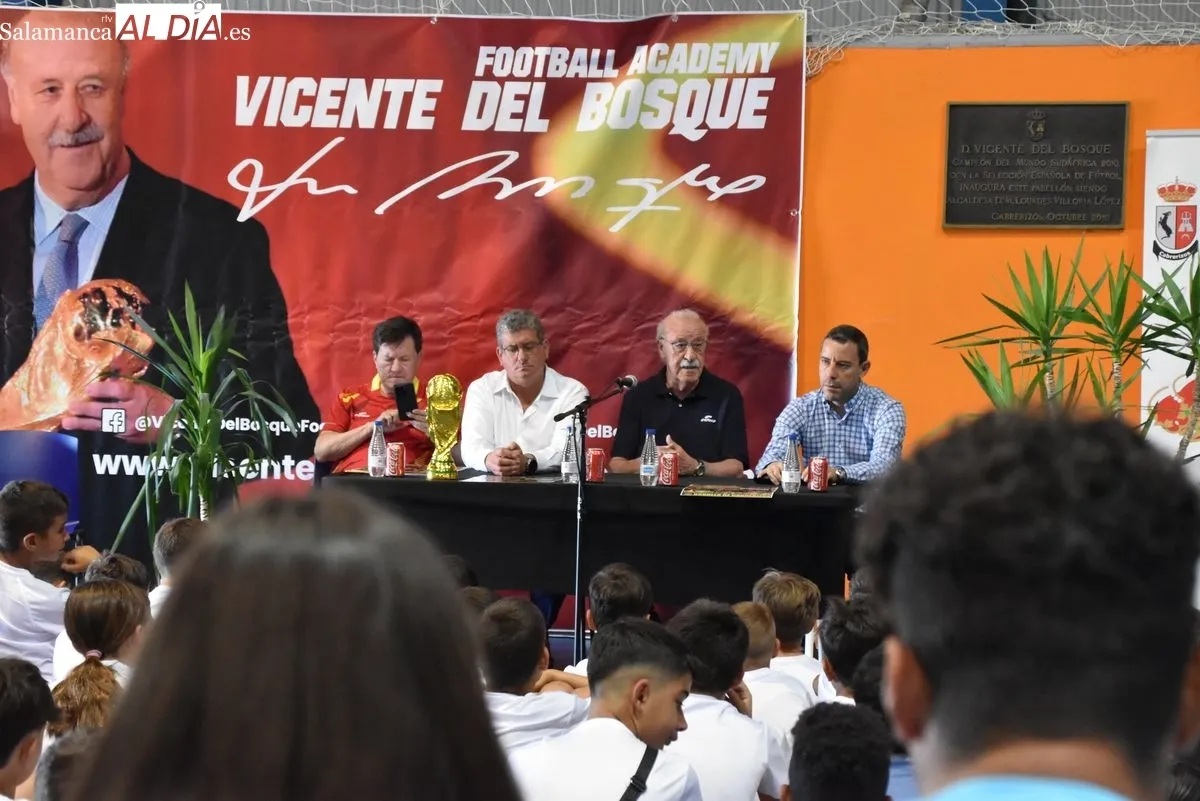 Visita de Vicente del Bosque al Campus que lleva su nombre en Cabrerizos. Foto de Miguel A. González