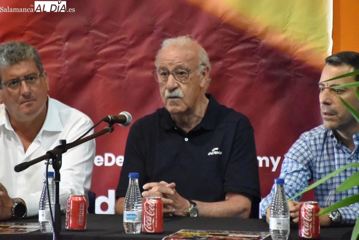 Visita de Vicente del Bosque al Campus que lleva su nombre en Cabrerizos. Foto de Miguel A. González