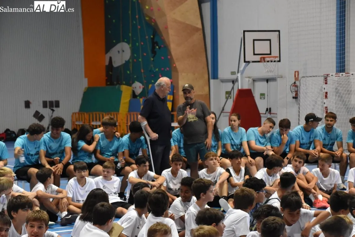 Visita de Vicente del Bosque al Campus que lleva su nombre en Cabrerizos. Foto de Miguel A. González