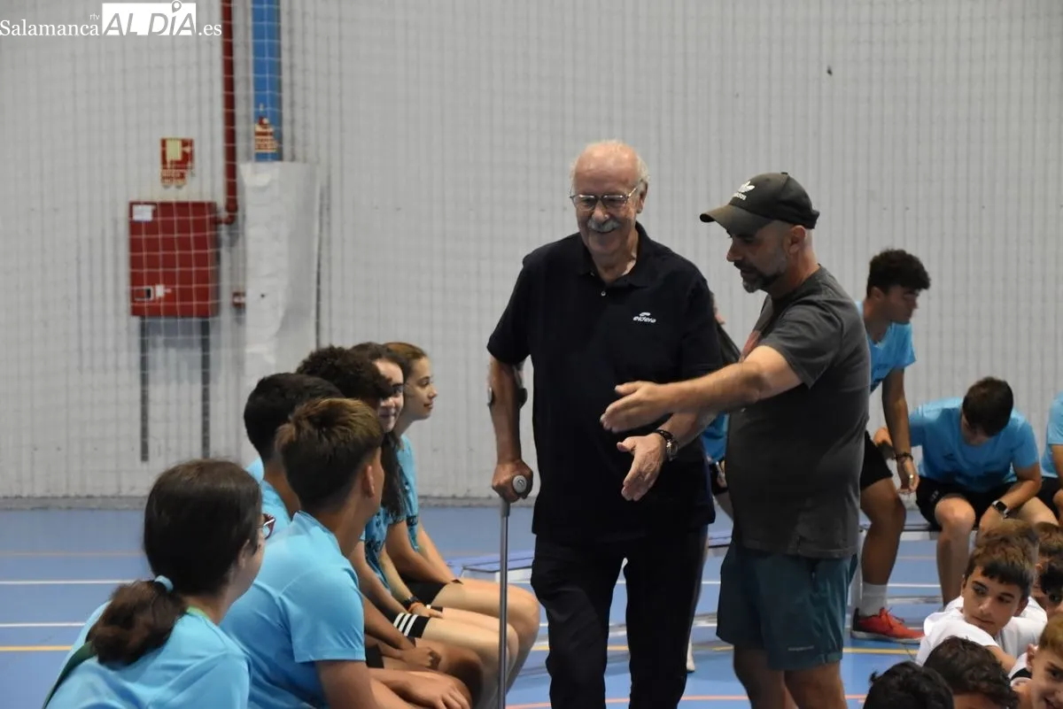 Visita de Vicente del Bosque al Campus que lleva su nombre en Cabrerizos. Foto de Miguel A. González