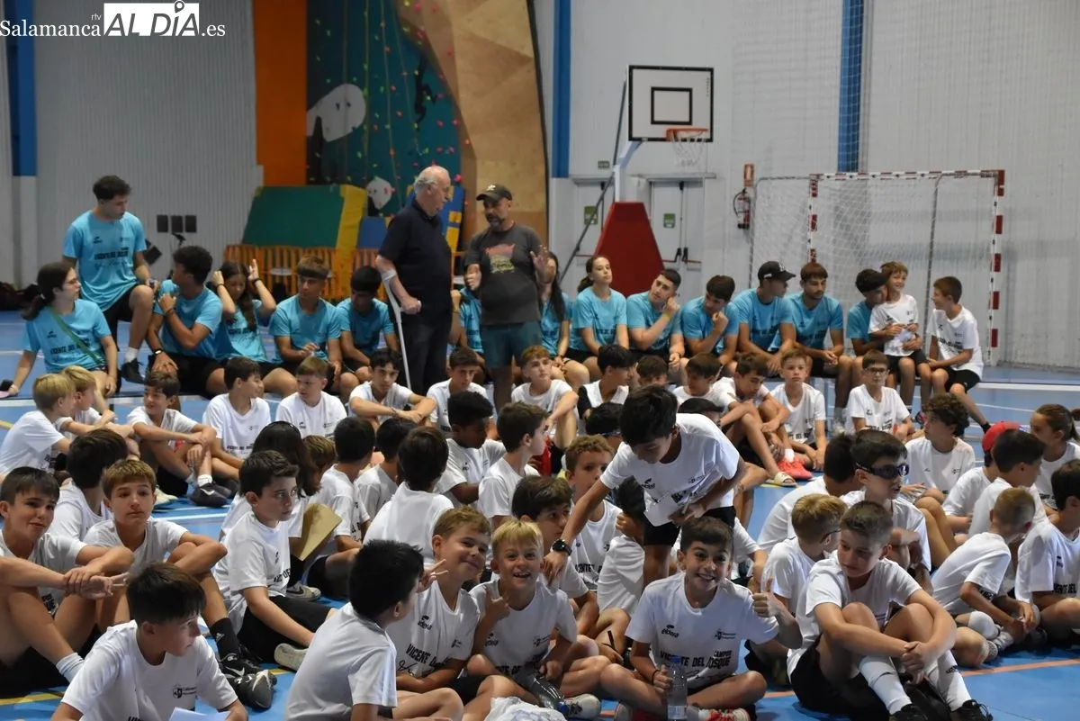 Visita de Vicente del Bosque al Campus que lleva su nombre en Cabrerizos. Foto de Miguel A. González