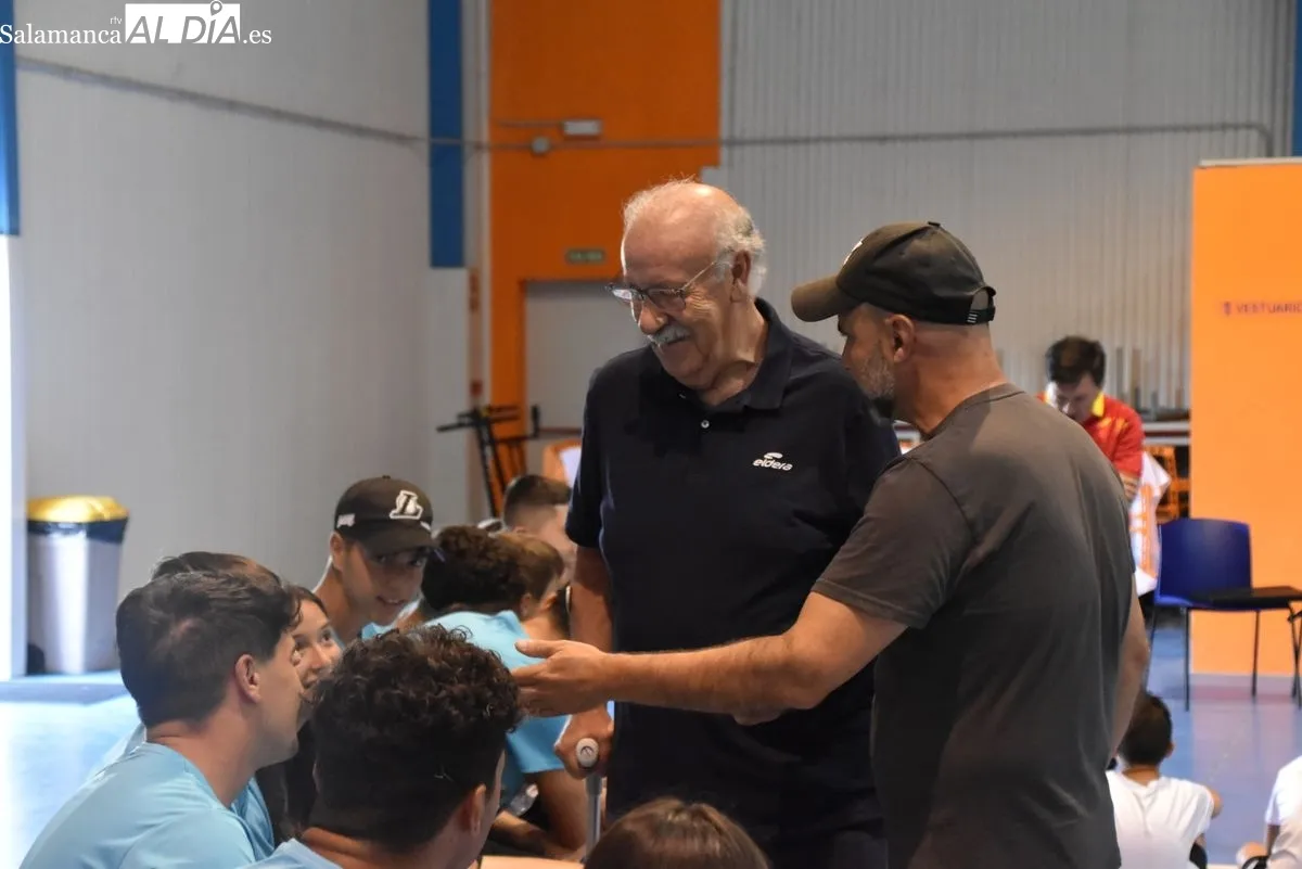 Visita de Vicente del Bosque al Campus que lleva su nombre en Cabrerizos. Foto de Miguel A. González