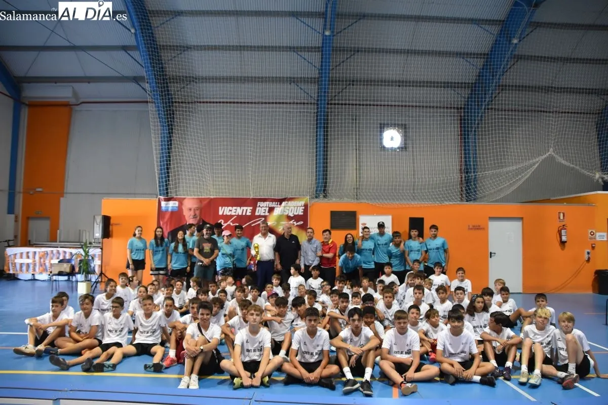 Visita de Vicente del Bosque al Campus que lleva su nombre en Cabrerizos. Foto de Miguel A. González