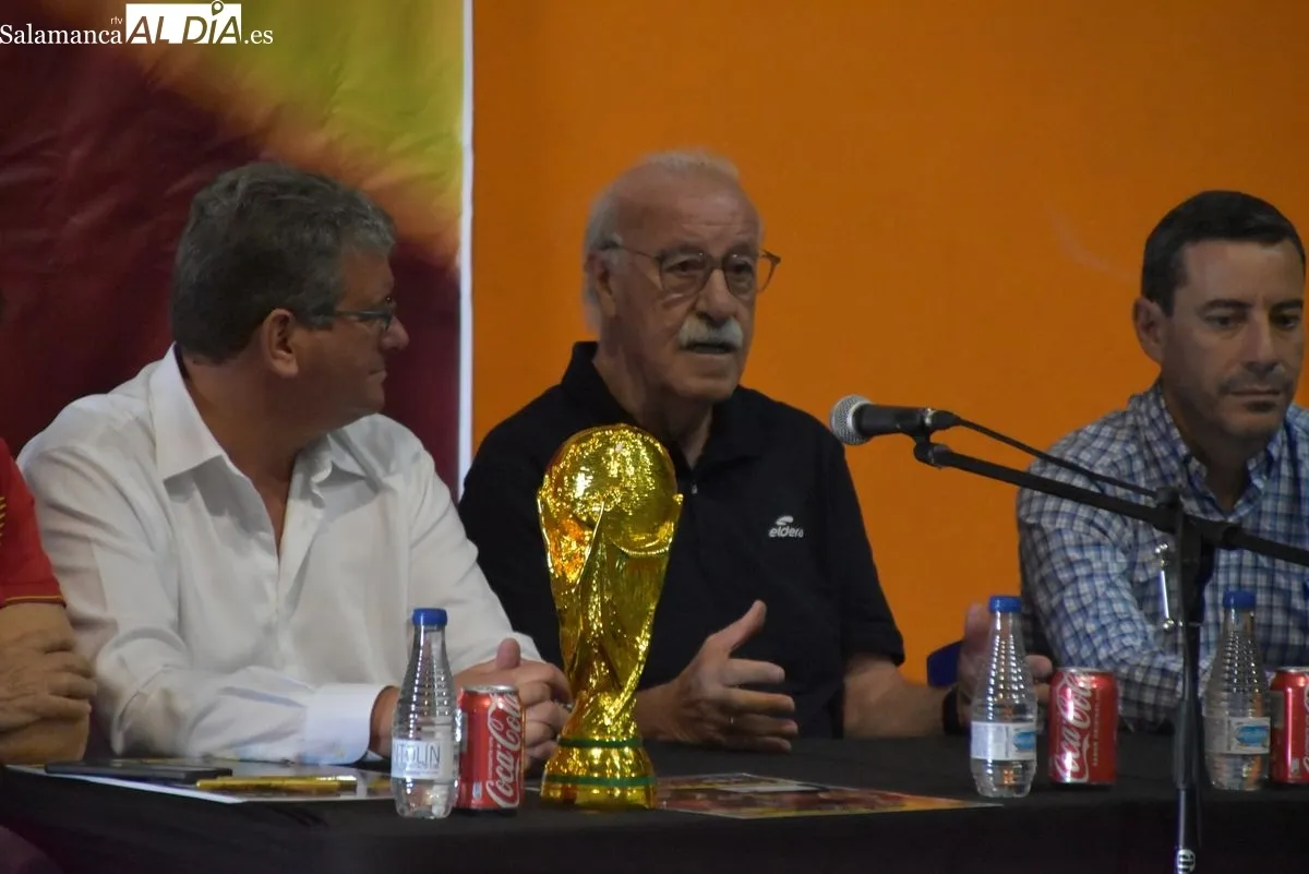 Visita de Vicente del Bosque al Campus que lleva su nombre en Cabrerizos. Foto de Miguel A. González