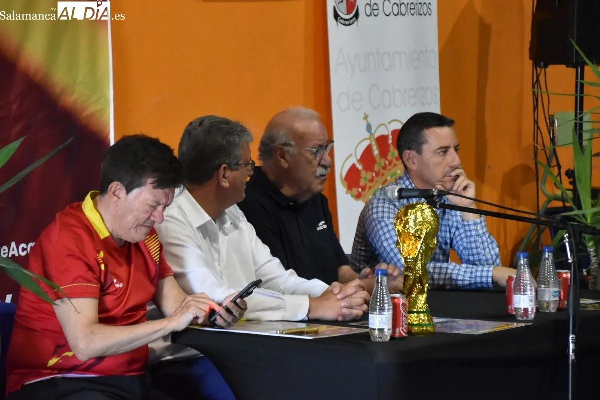 Visita de Vicente del Bosque al Campus que lleva su nombre en Cabrerizos. Foto de Miguel A. González