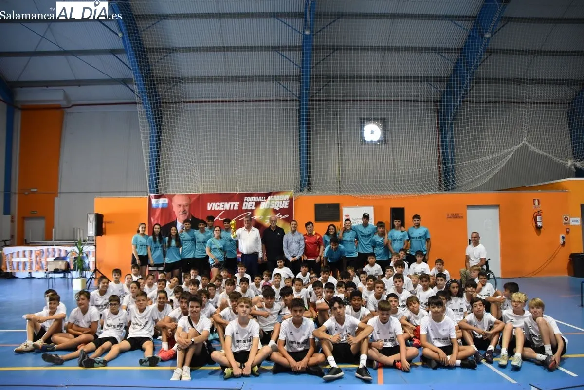 Visita de Vicente del Bosque al Campus que lleva su nombre en Cabrerizos. Foto de Miguel A. González