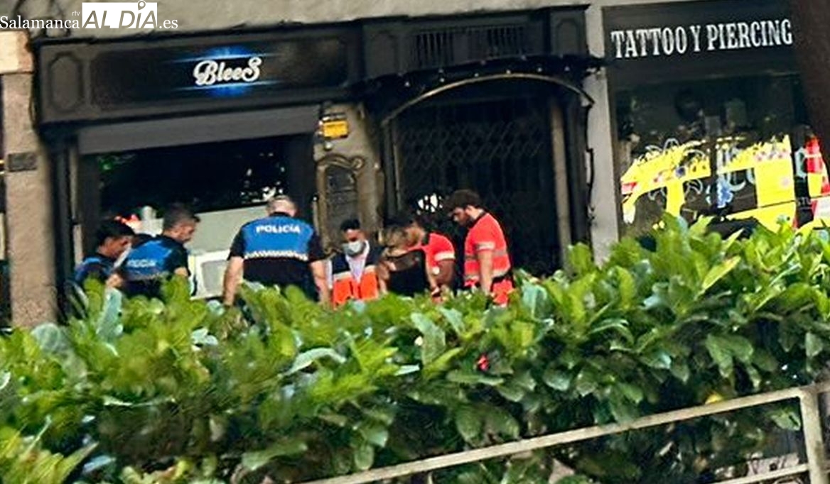 Movilización sanitaria en Salamanca para atender a una persona en plena vía pública
