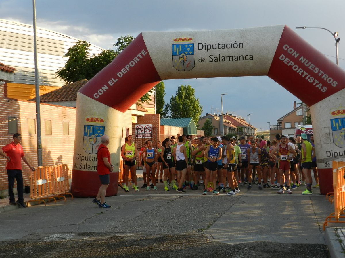 Carrera Sunset Carbajosa 2025: Ayuso y Martín ganan