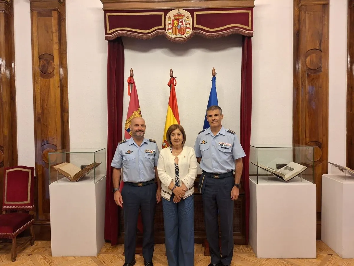 Foto 4 - El coronel Francisco Javier Mendi se despide de Salamanca ante su relevo al frente de la Base de Matac&aacute;n