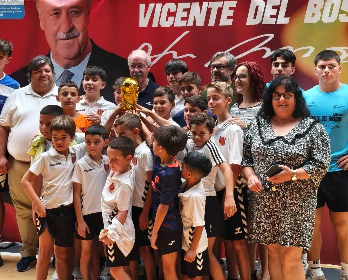Visita de Vicente del Bosque a su Campus en Carbajosa de la Sagrada