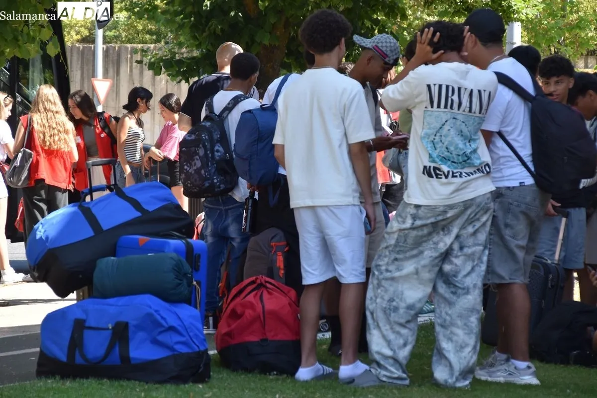 Salida de Salamanca de los participantes en el campamento de verano de Cruz Roja. Foto de Miguel A. González