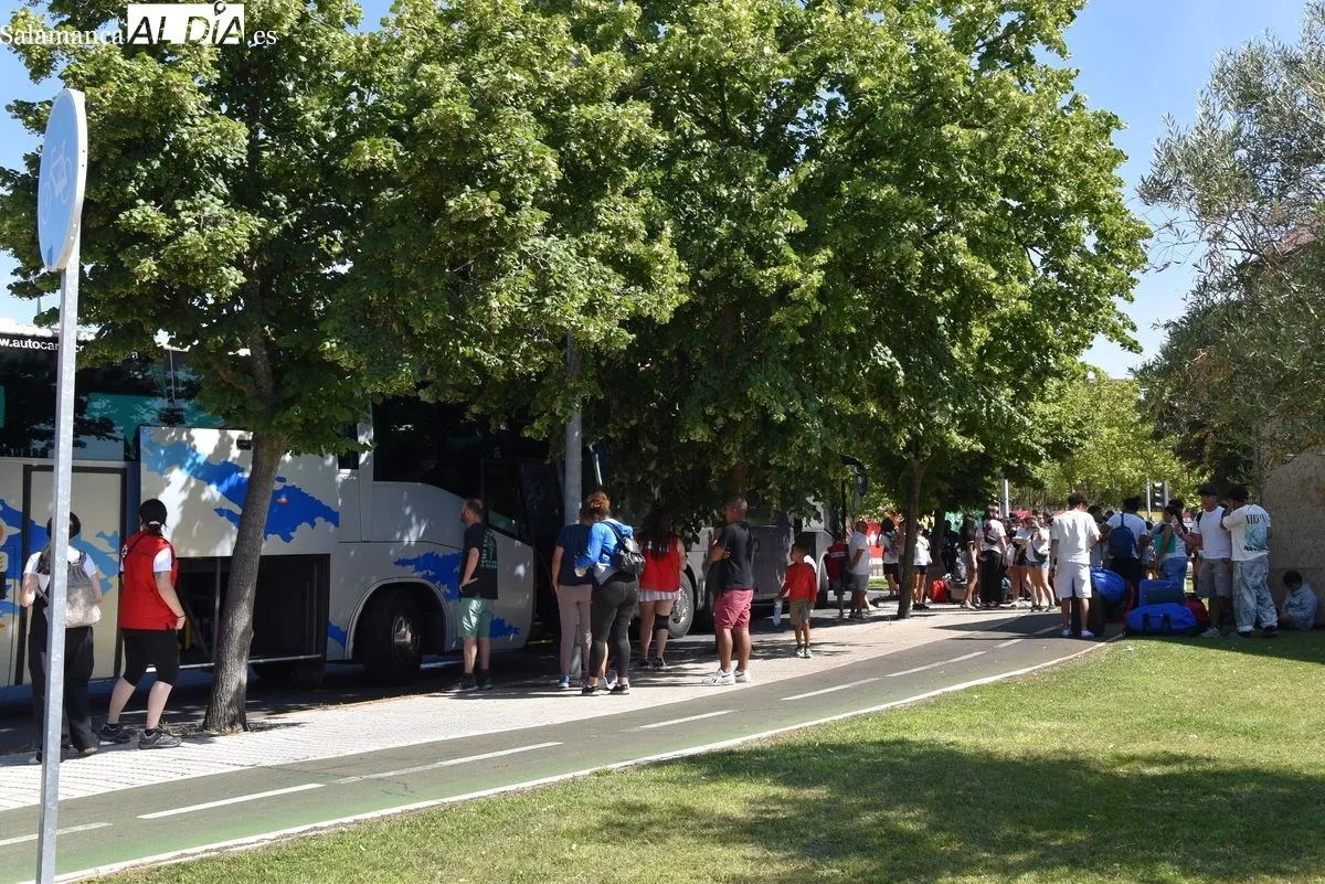 Salida de Salamanca de los participantes en el campamento de verano de Cruz Roja. Foto de Miguel A. González