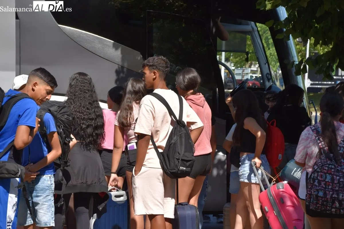 Salida de Salamanca de los participantes en el campamento de verano de Cruz Roja. Foto de Miguel A. González