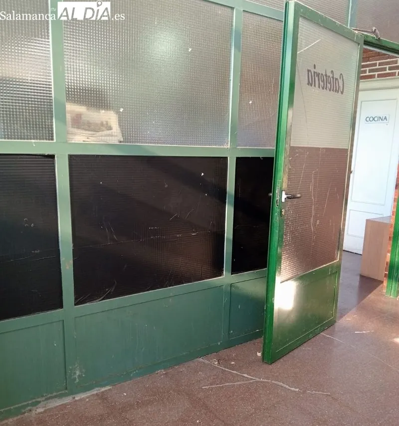 Foto 6 - Juan Antonio Pascual denuncia que la empresa del bar de la estaci&oacute;n debe 10.000 euros y opera con la concesi&oacute;n caducada
