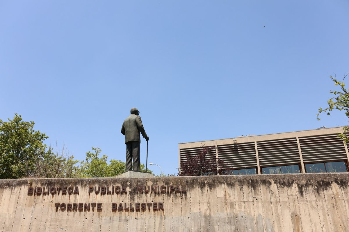 Estatua de Torrente Ballester en Salamanca