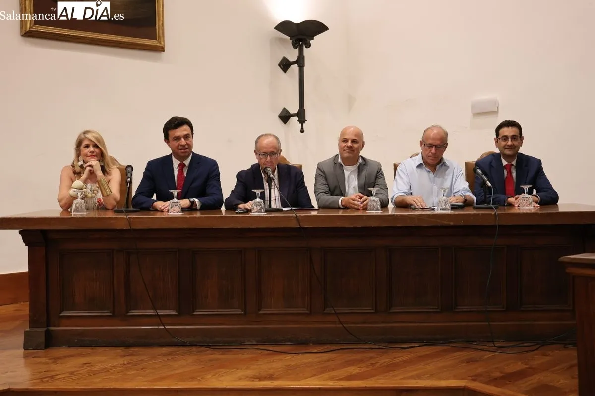 La Universidad de Salamanca y el Banco Santander reciben a los nuevos estudiantes brasileños del programa 'Top España'. Foto de David Sañudo