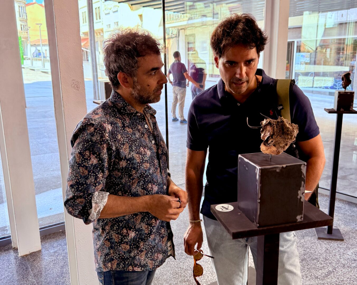 Exposición de Ángel Martín en Guijuelo: Serrín y azabache