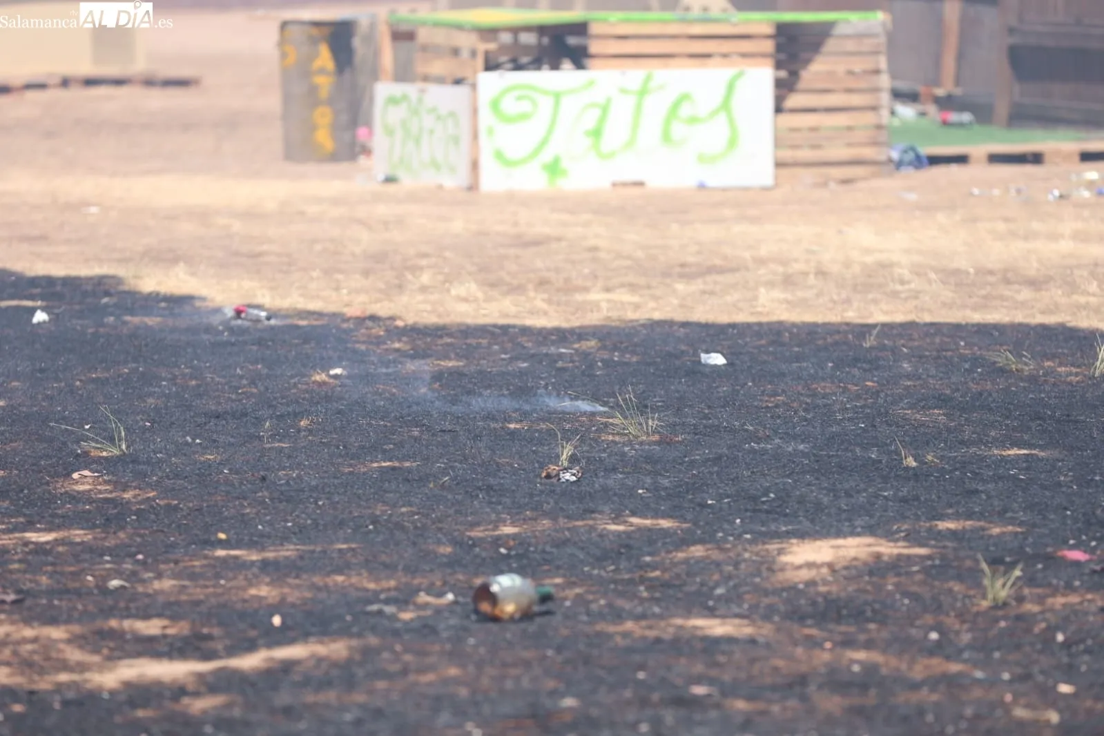 Foto 3 - V&Iacute;DEO Y FOTOS | Susto en Santa Marta por un incendio en el Paseo de Valdelagua que afect&oacute; a las casetas de fiestas y casas cercanas