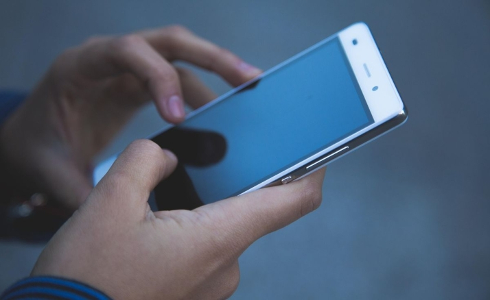 Alerta ante una nueva oleada de estafas con supuestos mensajes SMS de la DGT con una multa