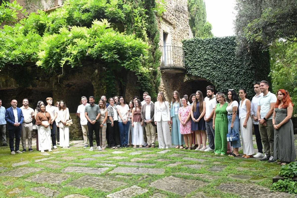 La princesa Leonor y la infanta Sofía durante su visita a la Fundación Nando y Esa Peretti en Sant Martí Vell, Girona - GLÒRIA SÁNCHEZ / EUROPA PRESS