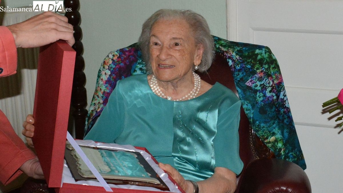 Homenaje a Amparo Calderón, nueva centenaria en Lumbrales
