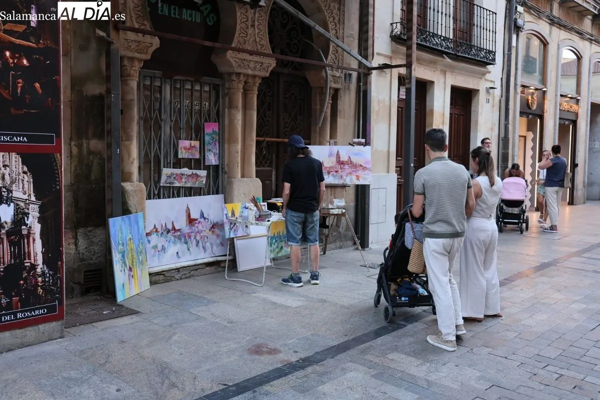 El centro de Salamanca se llena de turistas y charros en una jornada de pleno verano | FOTOS: David Sañudo 