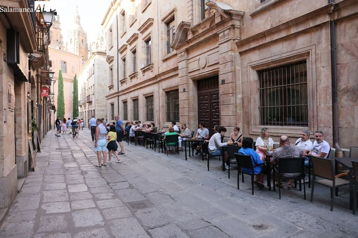 El centro de Salamanca se llena de turistas y charros en una jornada de pleno verano | FOTOS: David Sañudo 