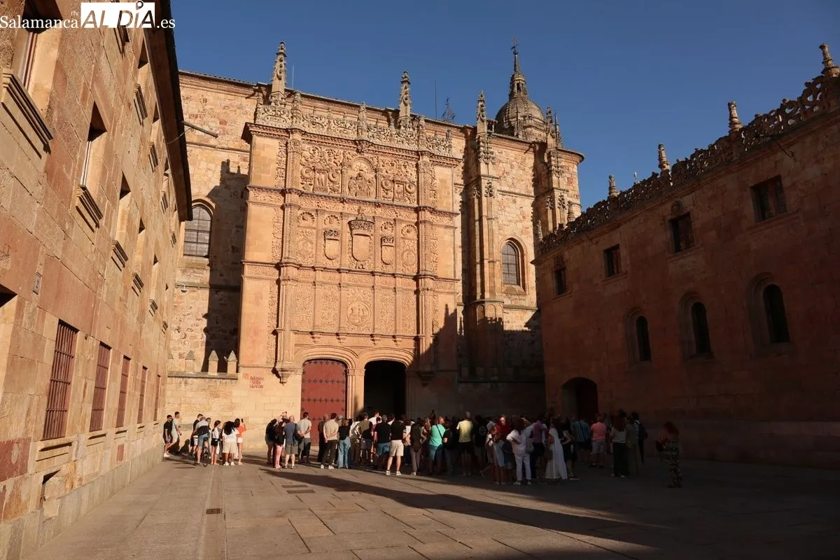 El centro de Salamanca se llena de turistas y charros en una jornada de pleno verano | FOTOS: David Sañudo 