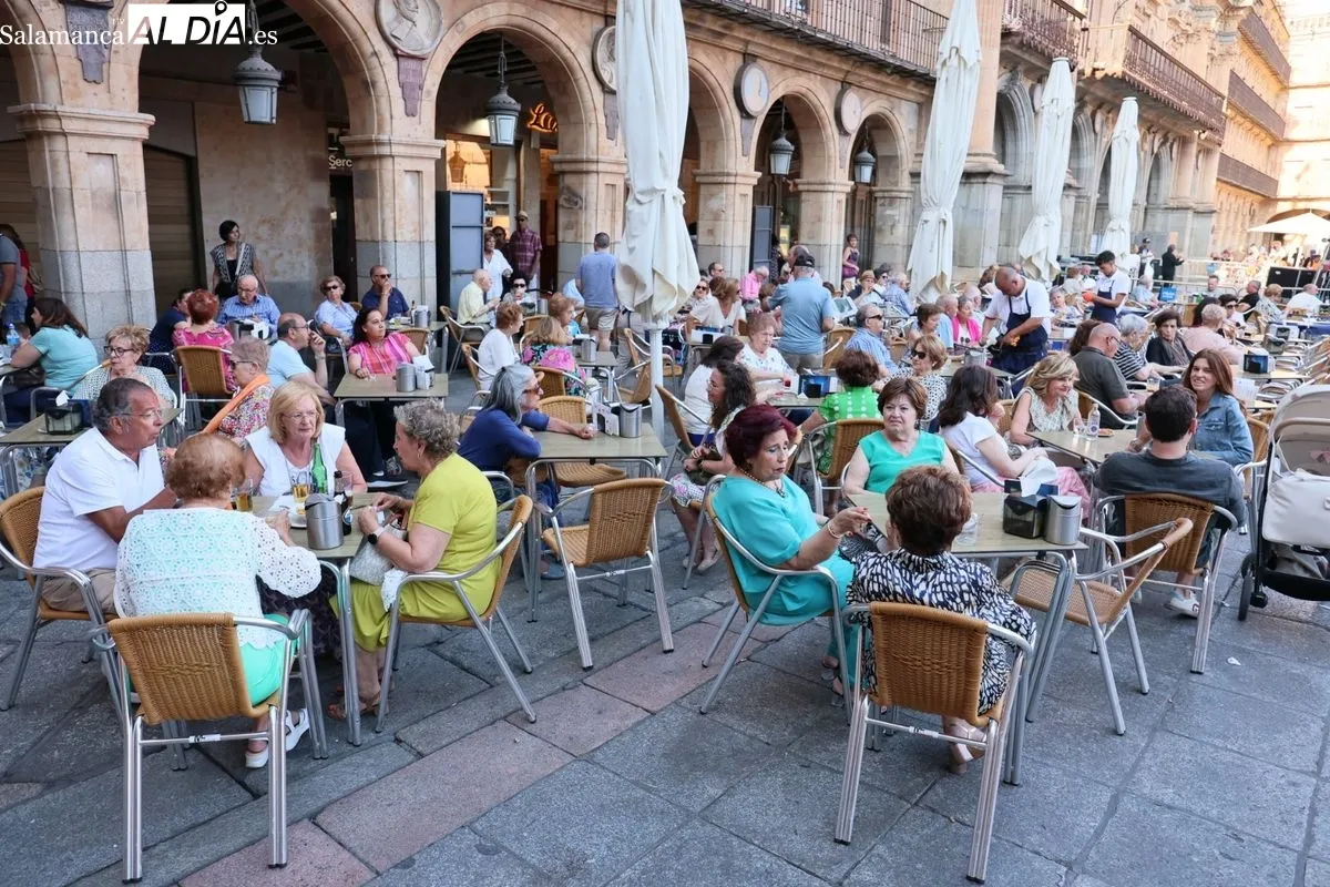 El centro de Salamanca se llena de turistas y charros en una jornada de pleno verano | FOTOS: David Sañudo 
