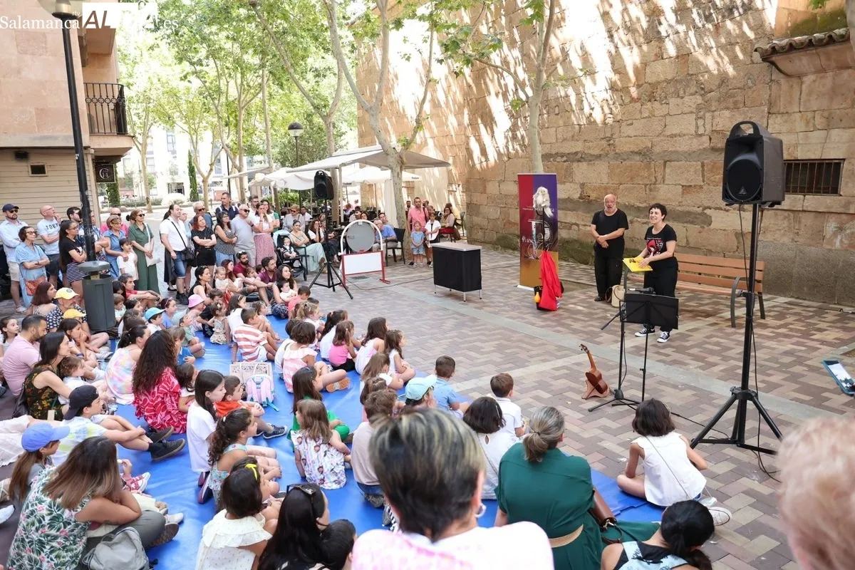 La Caperucita de Carmen Martín Gaite 'regresa' a Salamanca en un emotivo homenaje teatral | FOTOS: David Sañudo 
