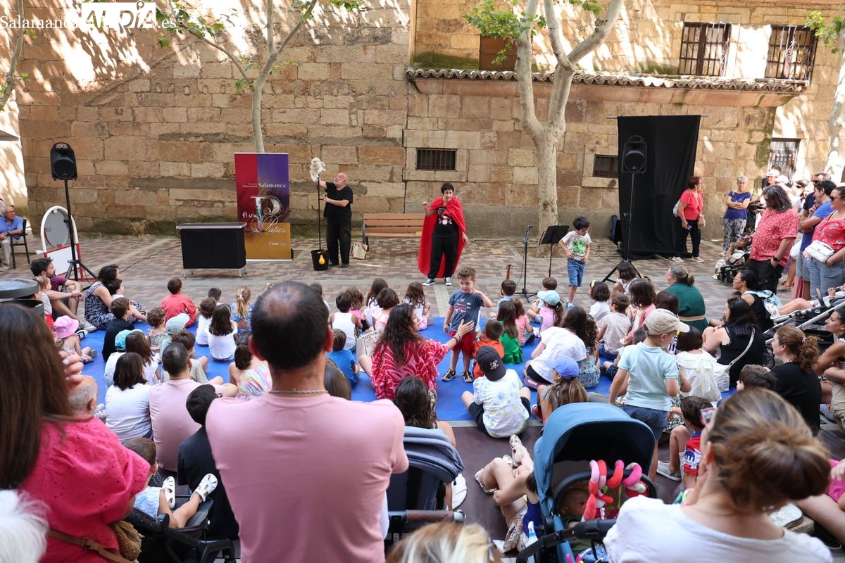 VÍDEO Y FOTOS | La Caperucita de Carmen Martín Gaite regresa a Salamanca en un emotivo homenaje teatral