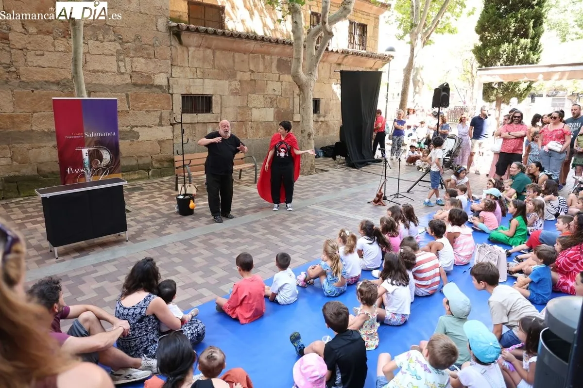 La Caperucita de Carmen Martín Gaite 'regresa' a Salamanca en un emotivo homenaje teatral | FOTOS: David Sañudo 