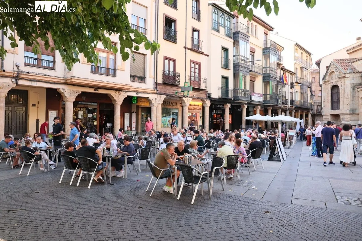 El centro de Salamanca se llena de turistas y charros en una jornada de pleno verano | FOTOS: David Sañudo 