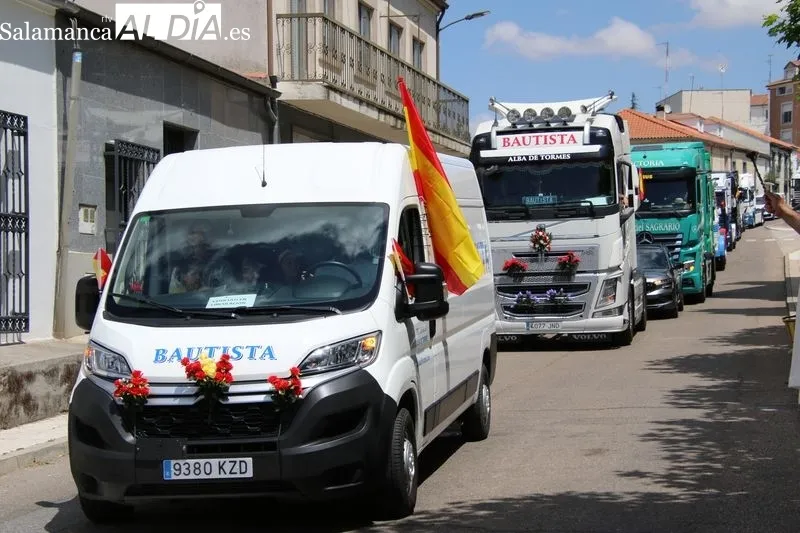 Foto 16 - El rugido de los motores y el eco del claxon honran a San Crist&oacute;bal en Alba de Tormes