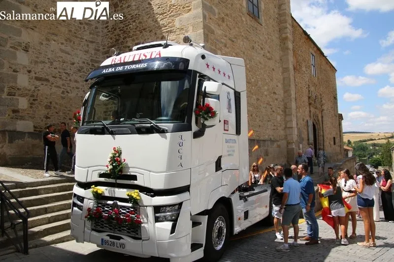 Foto 8 - El rugido de los motores y el eco del claxon honran a San Crist&oacute;bal en Alba de Tormes