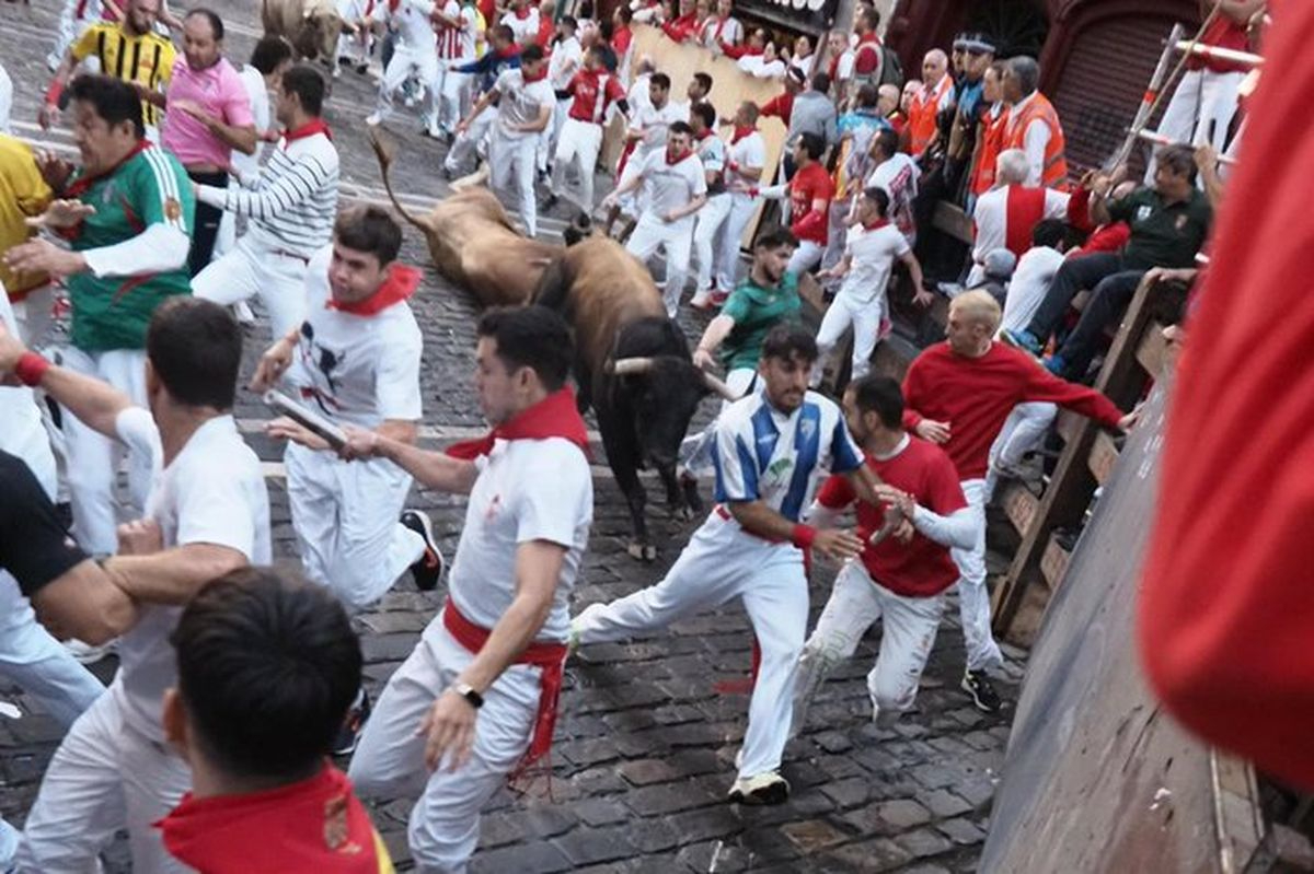 VÍDEO | Tercer encierro San Fermín 2025: Un herido por asta de toro