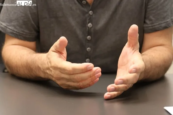 De trabajar 40 a&ntilde;os en una f&aacute;brica a ganar premios literarios internacionales: la historia de Benito Gonz&aacute;lez | Imagen 2