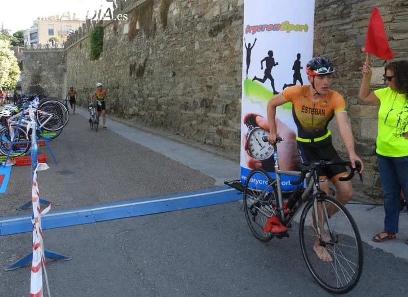Foto 11 - La Escuela de Triatl&oacute;n Salmantina arrasa en el podio del Triatl&oacute;n de Alba de Tormes