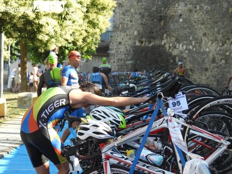 Foto 10 - La Escuela de Triatl&oacute;n Salmantina arrasa en el podio del Triatl&oacute;n de Alba de Tormes