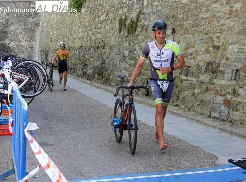 Foto 9 - La Escuela de Triatl&oacute;n Salmantina arrasa en el podio del Triatl&oacute;n de Alba de Tormes