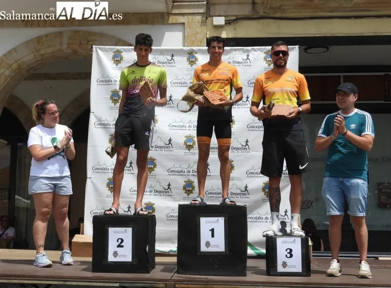 Foto 2 - La Escuela de Triatl&oacute;n Salmantina arrasa en el podio del Triatl&oacute;n de Alba de Tormes
