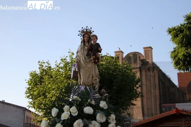 Foto 3 - La procesi&oacute;n fluvial por el Tormes, culmen de la festividad de la Virgen del Carmen en Alba