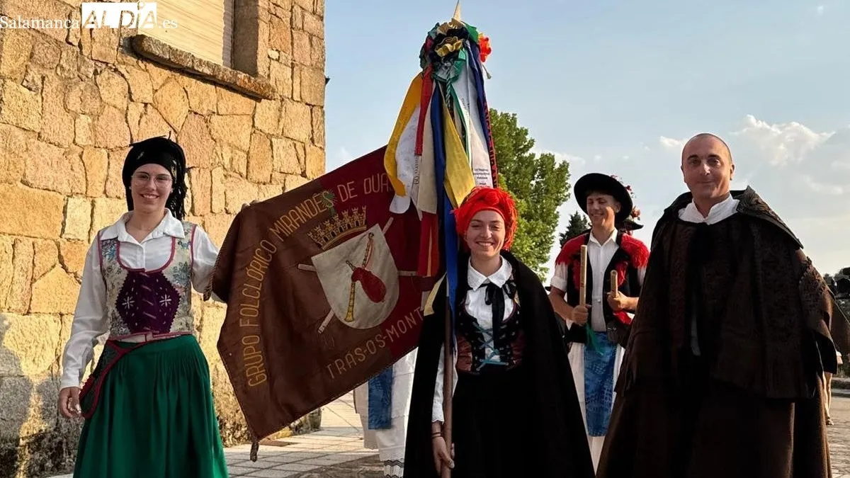 Foto 5 - Fusi&oacute;n del folclore portugu&eacute;s y charro en el XVIII Festival de Lumbrales 