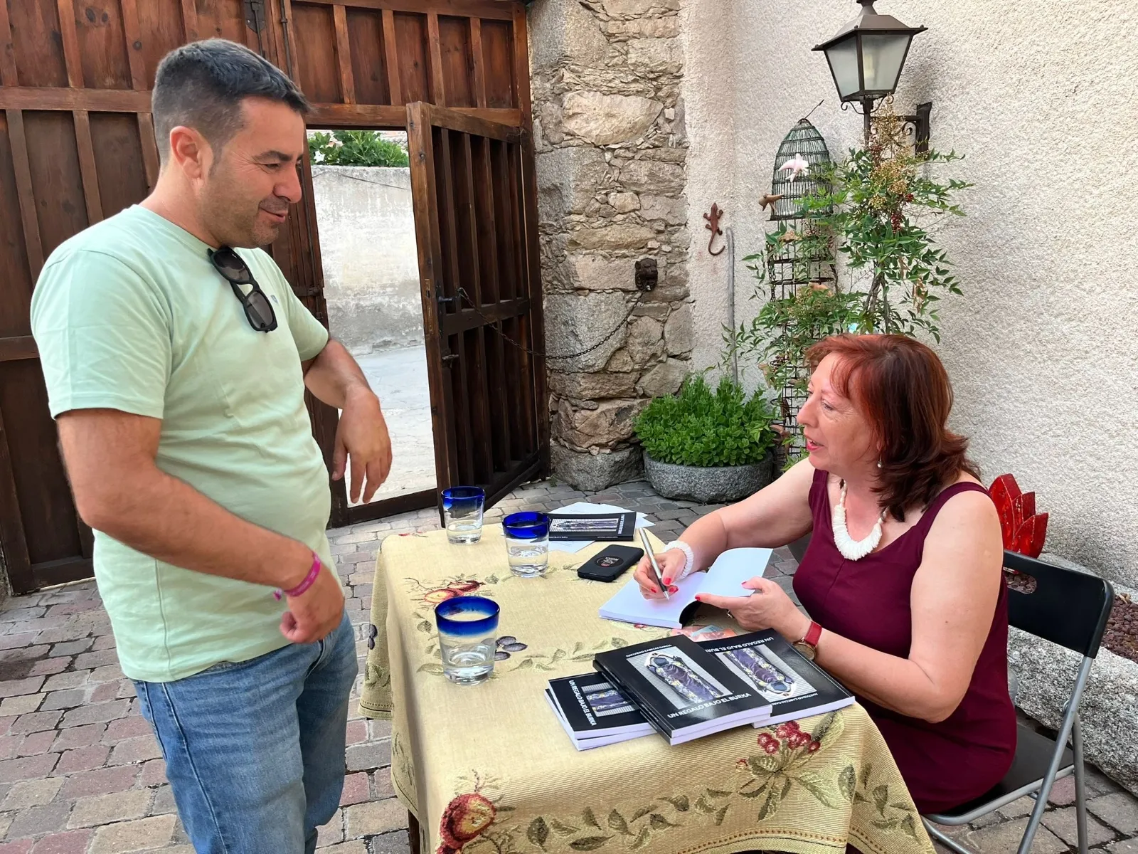 Foto 4 - Alaraz acoge la presentaci&oacute;n de &lsquo;Un regalo bajo el Burka&rsquo; el &uacute;ltimo libro de Natividad Cabezas