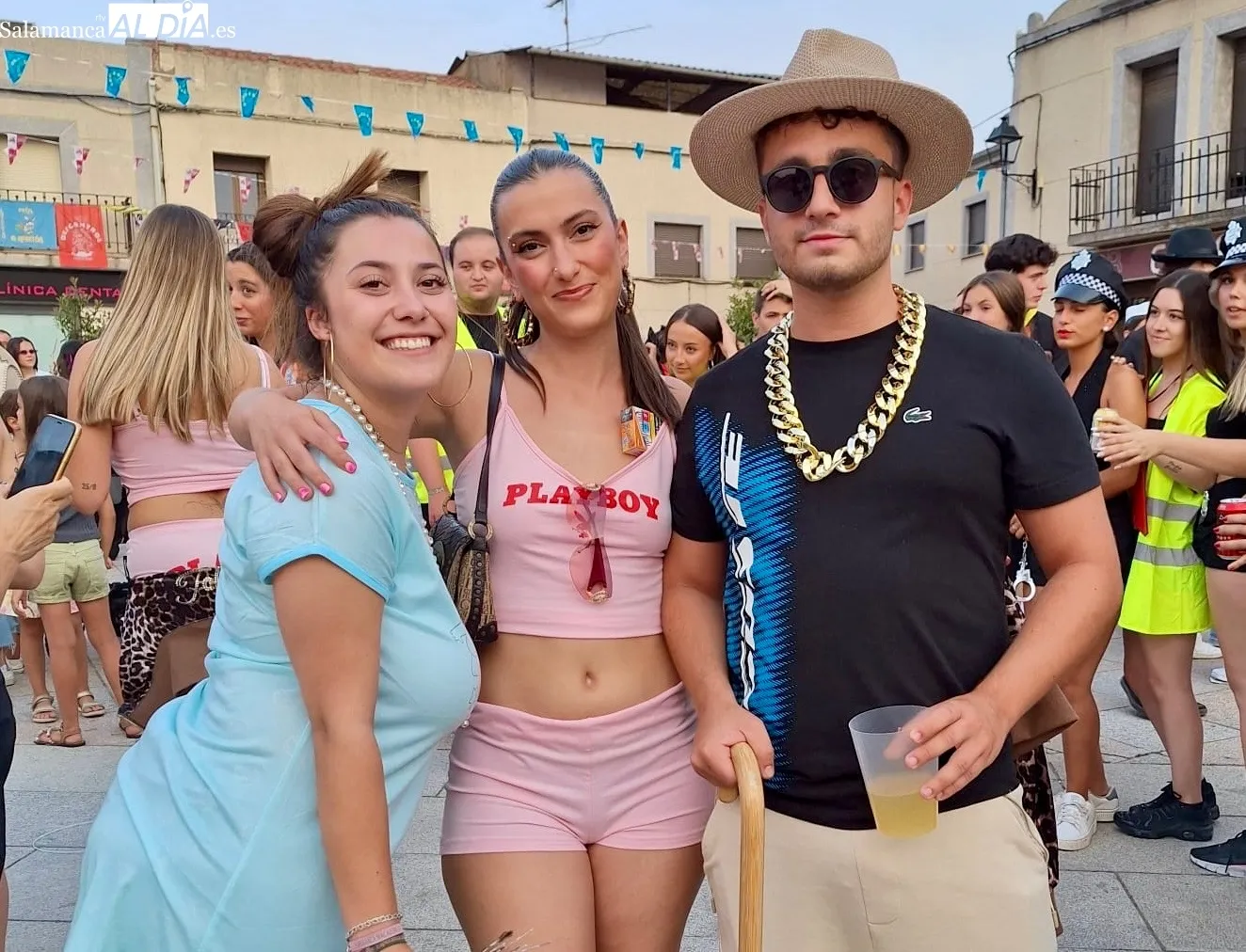 Desfile de peñas en Cantalpino