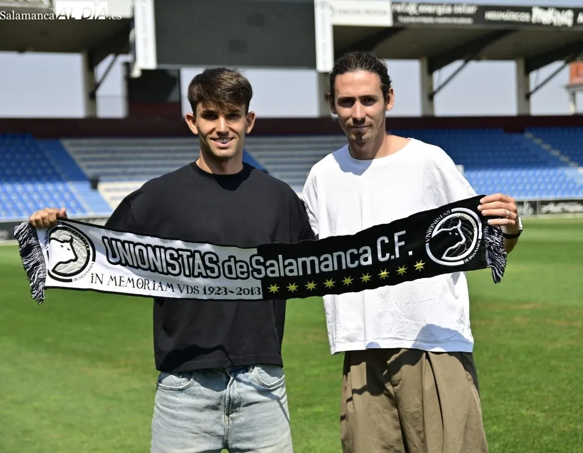 Foto 6 - Aar&oacute;n Pi&ntilde;&aacute;n y Juanma Valent&iacute;n, presentados como nuevos jugadores de Unionistas de Salamanca