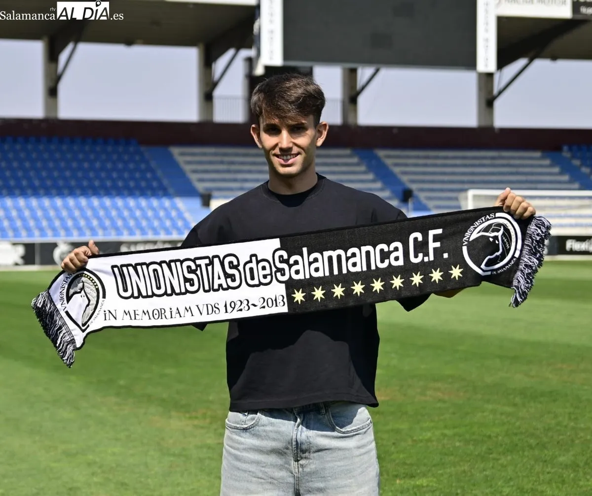 Foto 4 - Aar&oacute;n Pi&ntilde;&aacute;n y Juanma Valent&iacute;n, presentados como nuevos jugadores de Unionistas de Salamanca