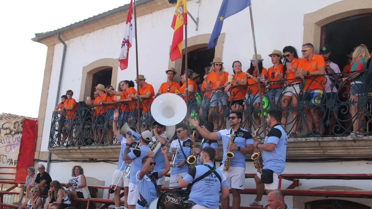 Cientos de peñistas se reunieron en la plaza de toros 