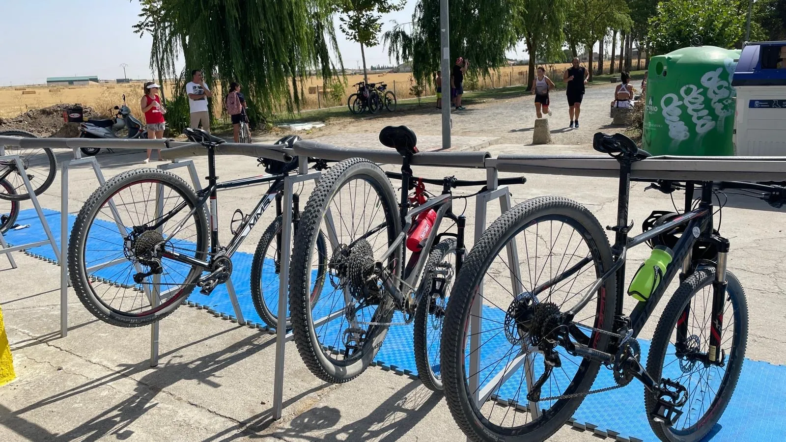 Foto 4 - Buen ambiente y participaci&oacute;n para el III Mini Triatl&oacute;n y entrenamiento para adultos en las piscinas